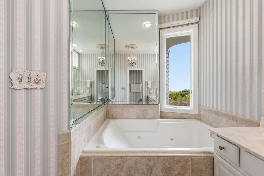 36-web-or-mls-6804A Ocean Front, Virginia Beach, VA 06112026 HDR 056
