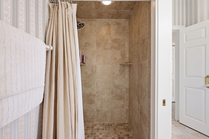 39-web-or-mls-6804A Ocean Front, Virginia Beach, VA 06112026 HDR 065