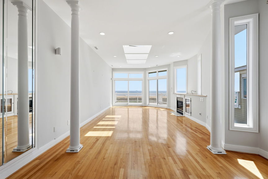 44-web-or-mls-6804A Ocean Front, Virginia Beach, VA 06112026 HDR 080