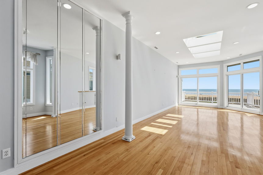 45-web-or-mls-6804A Ocean Front, Virginia Beach, VA 06112026 HDR 083