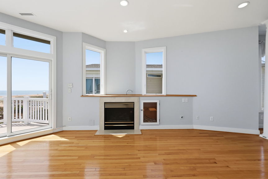 47-web-or-mls-6804A Ocean Front, Virginia Beach, VA 06112026 HDR 089