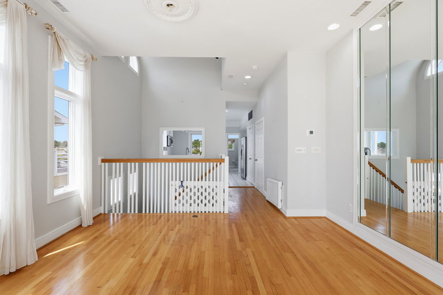 48-web-or-mls-6804A Ocean Front, Virginia Beach, VA 06112026 HDR 092