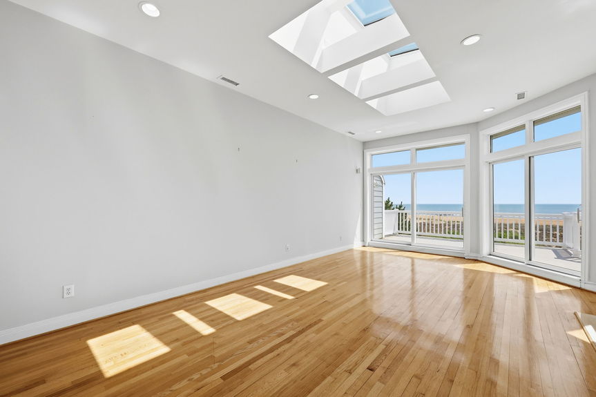 49-web-or-mls-6804A Ocean Front, Virginia Beach, VA 06112026 HDR 095