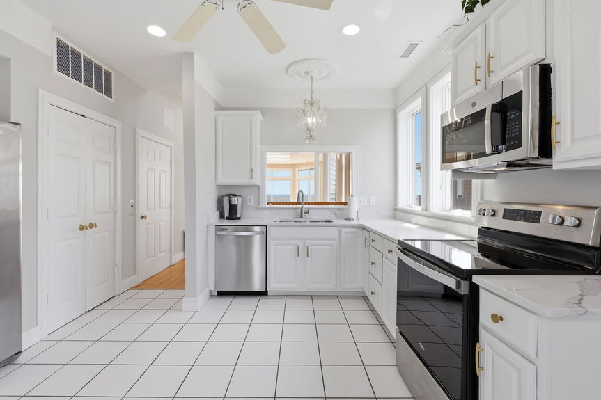 51-web-or-mls-6804A Ocean Front, Virginia Beach, VA 06112026 HDR 101