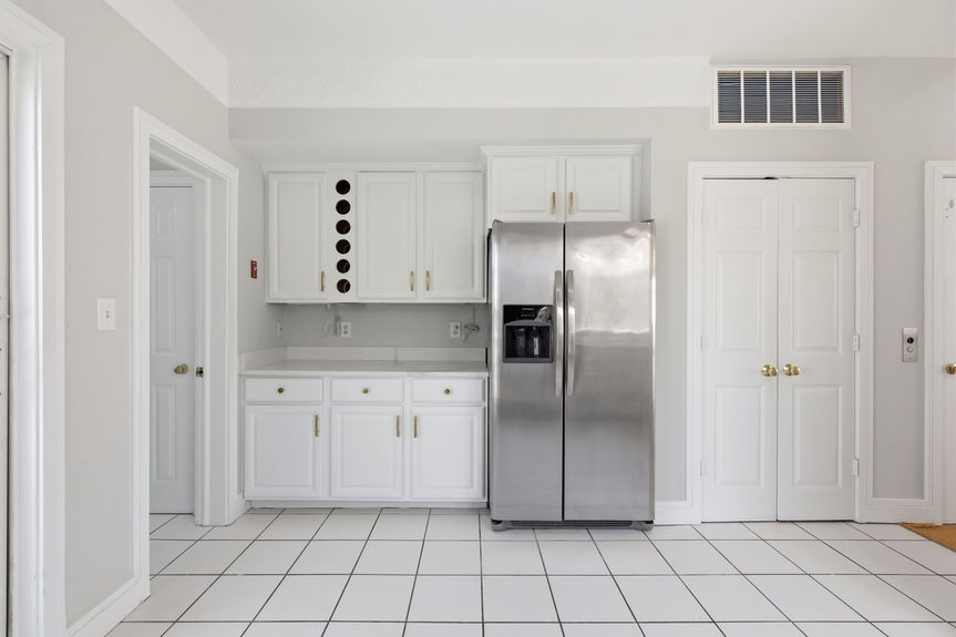 52-web-or-mls-6804A Ocean Front, Virginia Beach, VA 06112026 HDR 104