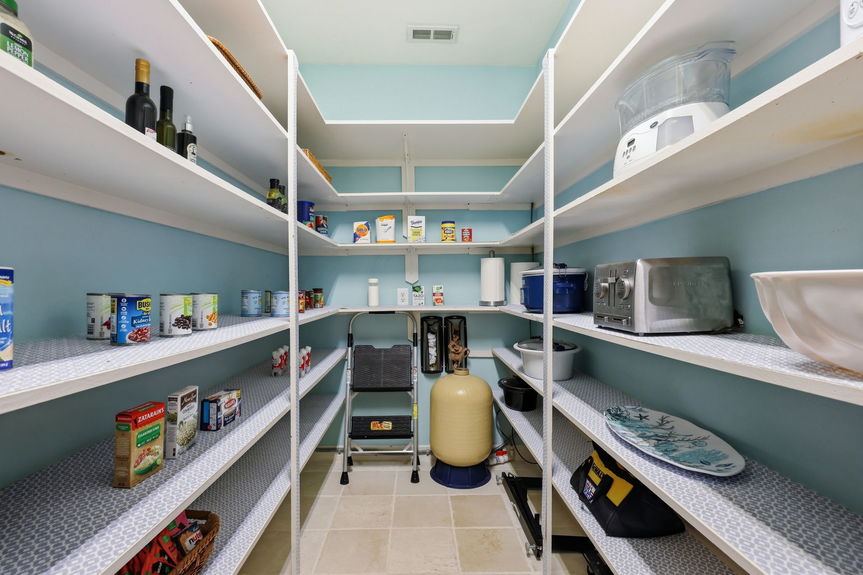48-web-or-mls-209 Cavalier Drive, Virginia Beach, VA 06292026 HDR092