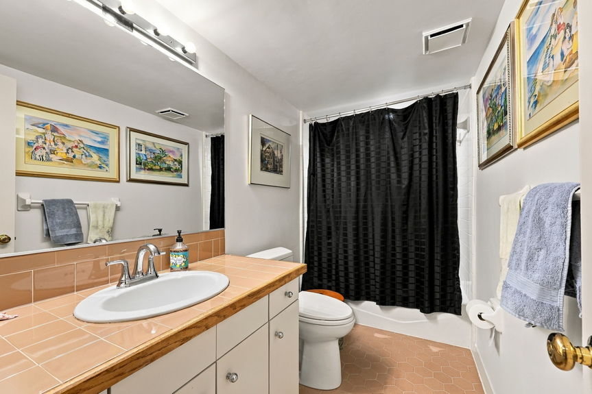 27-web-or-mls-448 Linkhorn Dr, Virginia Beach, VA 10022026 HDR 033