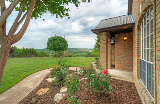 Front Yard-008-002-2896x1944