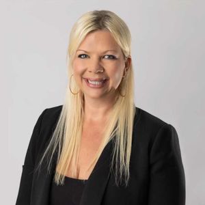 Professional headshot portrait of central Florida LPT Realty agent Jenna Wood.