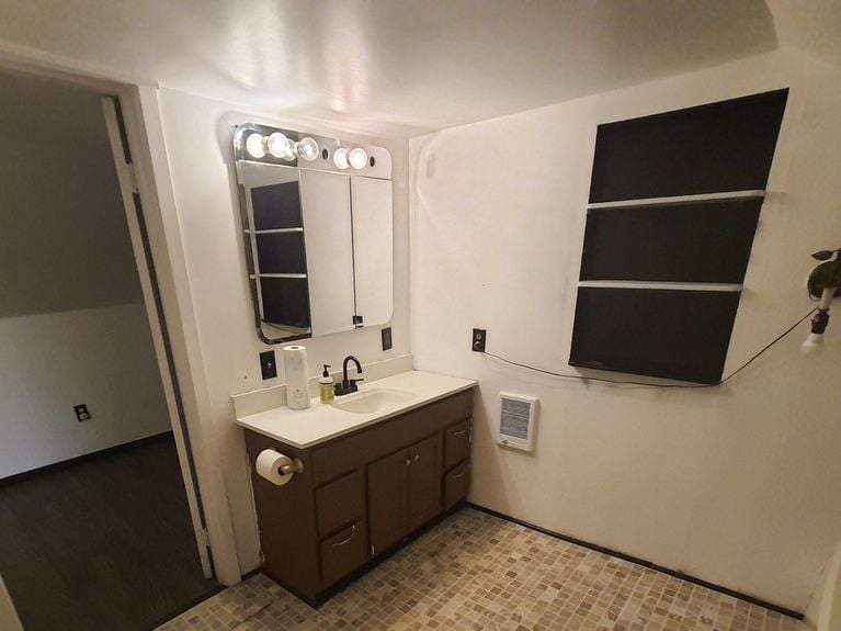 20251203232248722255000000-o