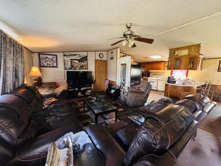 20260329214430726219000000-o