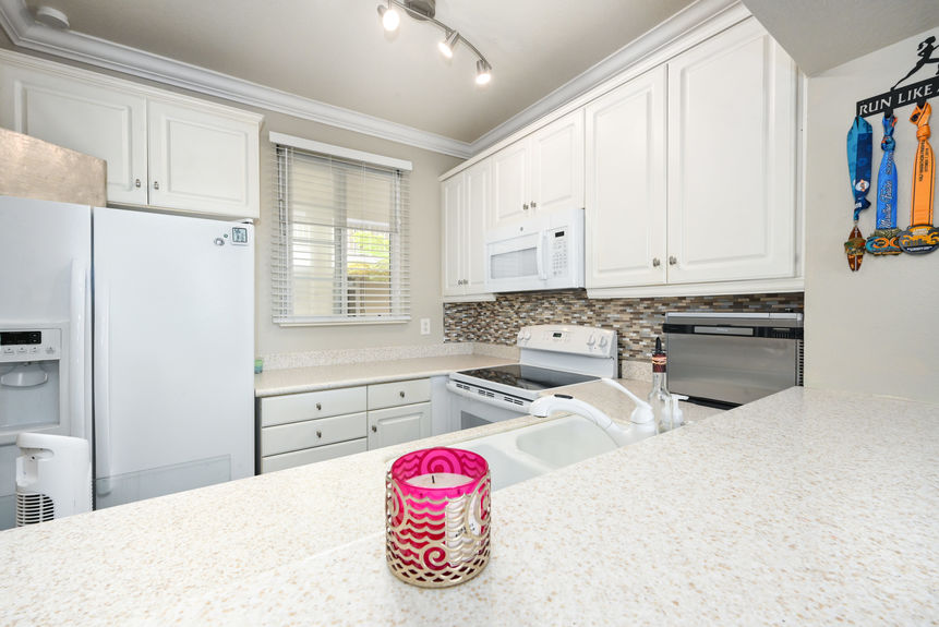 20301 Bluffside Cir Unit 208 Huntington Beach CA 92646 &#8211; 010 &#8211; Kitchen 4