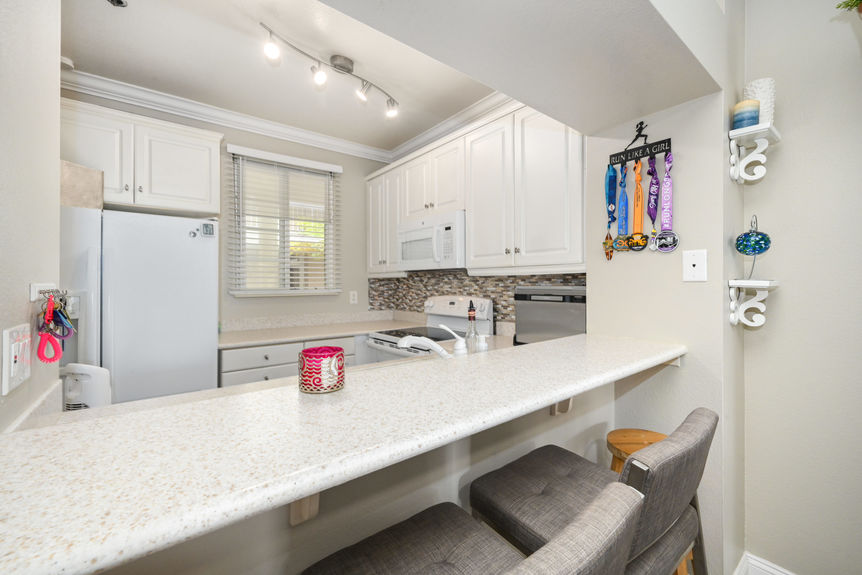 20301 Bluffside Cir Unit 208 Huntington Beach CA 92646 &#8211; 011 &#8211; Kitchen 5