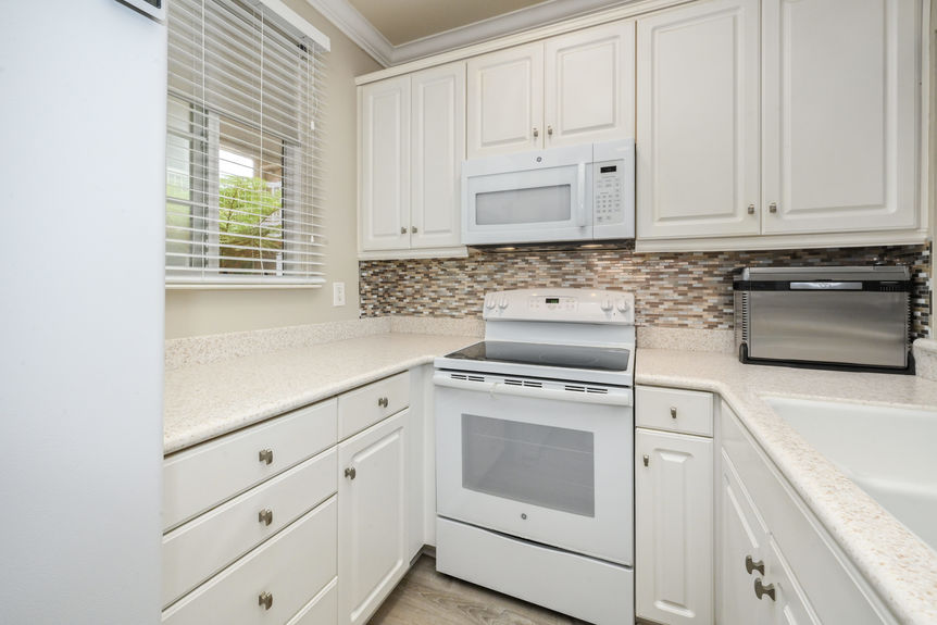 20301 Bluffside Cir Unit 208 Huntington Beach CA 92646 &#8211; 012 &#8211; Kitchen 6