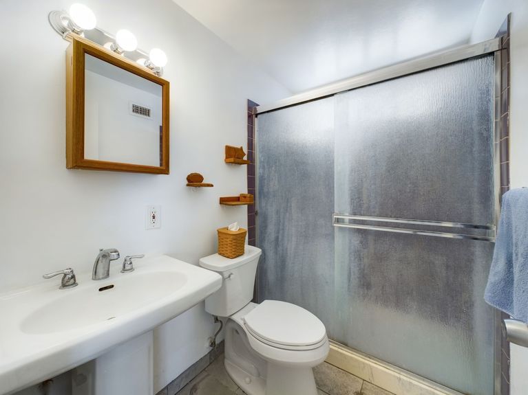 5851 Shirl Street Cypress CA 90630 &#8211; 017 &#8211; Bathroom 1-1