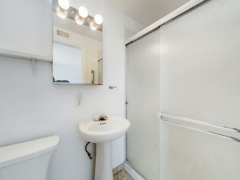 5851 Shirl Street Cypress CA 90630 &#8211; 021 &#8211; Primary Bathroom 1