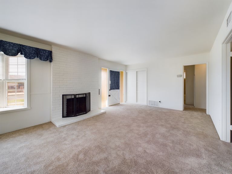 8802 San Fabio Cir Buena Park CA 90620 &#8211; 008 &#8211; Living Room 3