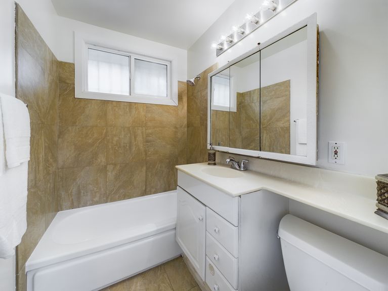 8802 San Fabio Cir Buena Park CA 90620 &#8211; 028 &#8211; Bathroom 2-1