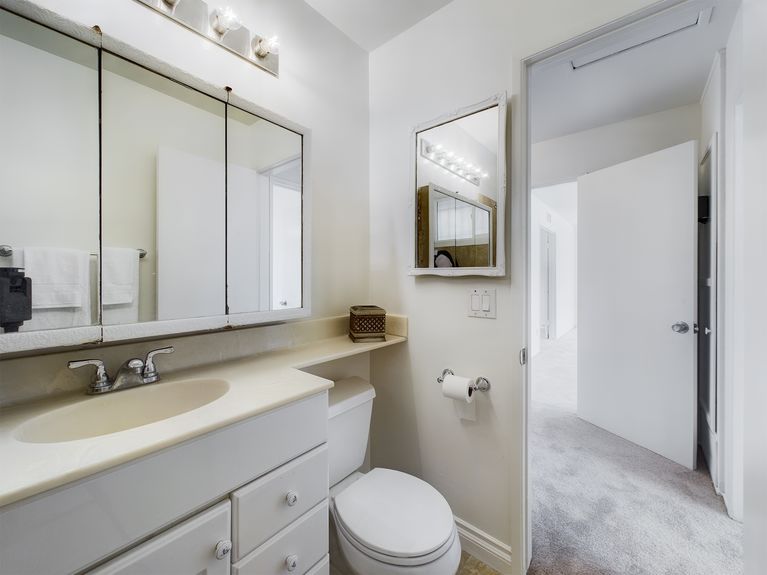 8802 San Fabio Cir Buena Park CA 90620 &#8211; 029 &#8211; Bathroom 2-2