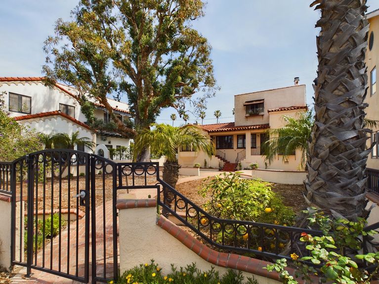 118 Termino Ave Long Beach CA 90803 &#8211; 005 &#8211; Front 5