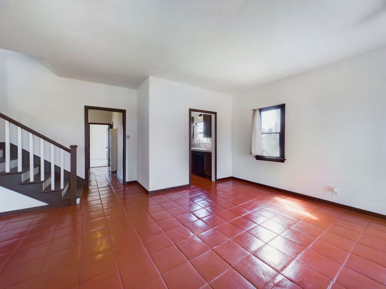 118 Termino Ave Long Beach CA 90803 &#8211; 006 &#8211; Living Room 1