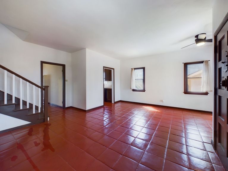 118 Termino Ave Long Beach CA 90803 &#8211; 007 &#8211; Living Room 2