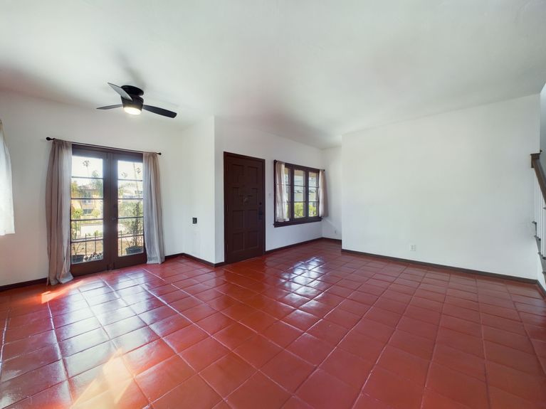 118 Termino Ave Long Beach CA 90803 &#8211; 009 &#8211; Living Room 4