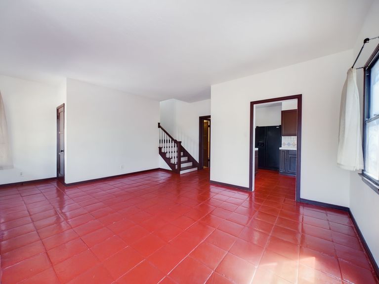 118 Termino Ave Long Beach CA 90803 &#8211; 010 &#8211; Living Room 5