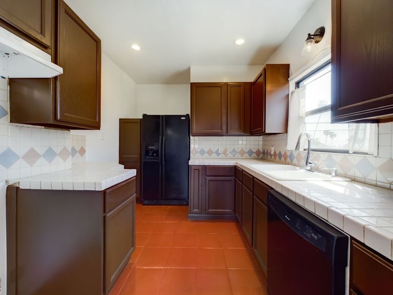 118 Termino Ave Long Beach CA 90803 &#8211; 011 &#8211; Kitchen 1