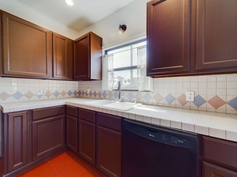 118 Termino Ave Long Beach CA 90803 &#8211; 013 &#8211; Kitchen 3