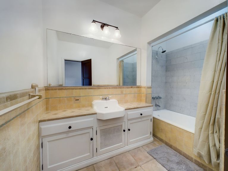 118 Termino Ave Long Beach CA 90803 &#8211; 016 &#8211; Bathroom 1-1