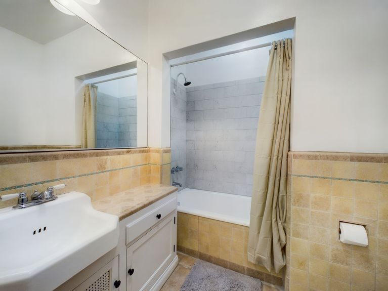 118 Termino Ave Long Beach CA 90803 &#8211; 017 &#8211; Bathroom 1-2