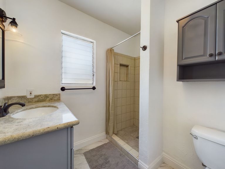 118 Termino Ave Long Beach CA 90803 &#8211; 029 &#8211; Bathroom 2-1