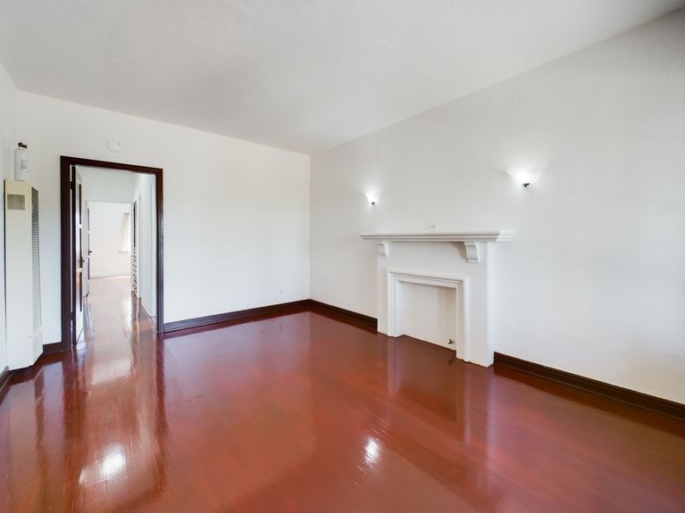 118 Termino Ave Long Beach CA 90803 &#8211; 037 &#8211; Living Room 1