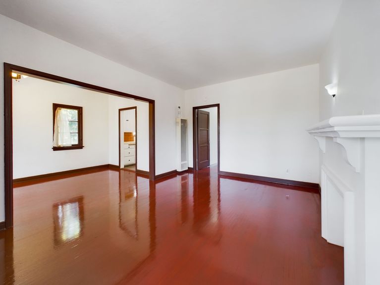 118 Termino Ave Long Beach CA 90803 &#8211; 038 &#8211; Living Room 1