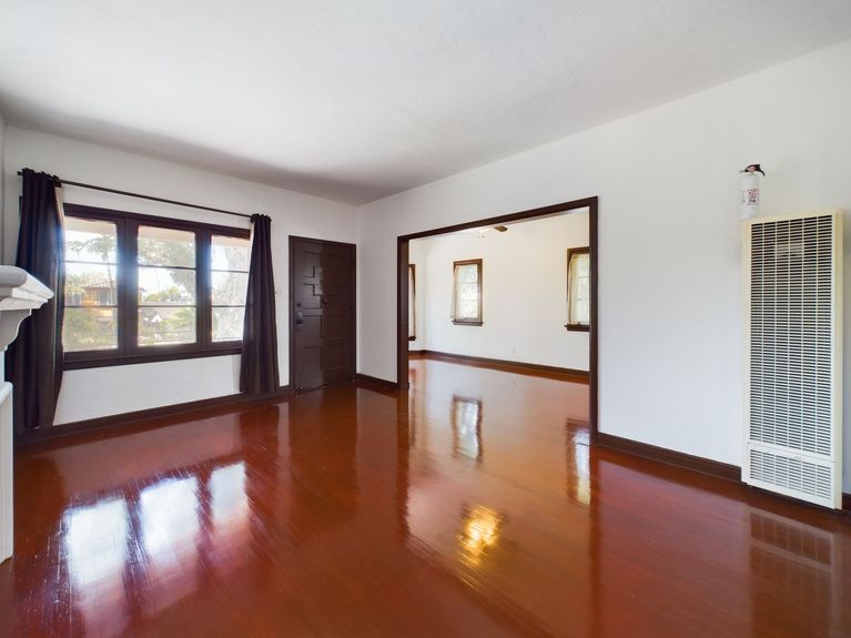 118 Termino Ave Long Beach CA 90803 &#8211; 039 &#8211; Living Room 2