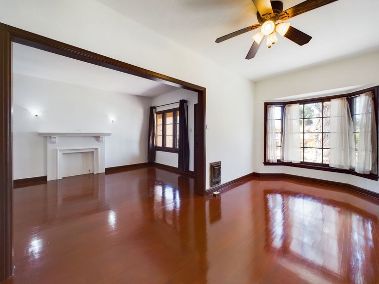 118 Termino Ave Long Beach CA 90803 &#8211; 040 &#8211; Living Room 3