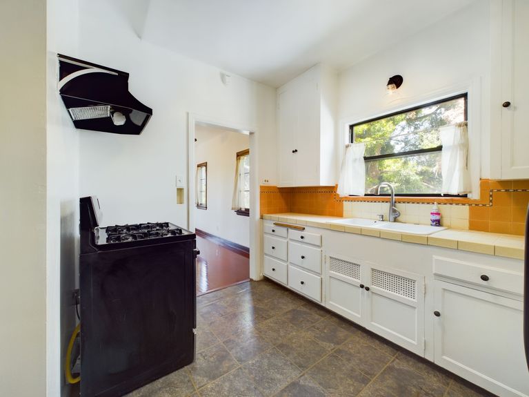 118 Termino Ave Long Beach CA 90803 &#8211; 044 &#8211; Kitchen 3