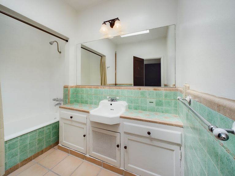 118 Termino Ave Long Beach CA 90803 &#8211; 045 &#8211; Bathroom 1-1