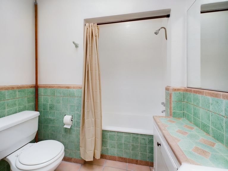 118 Termino Ave Long Beach CA 90803 &#8211; 046 &#8211; Bathroom 1-2