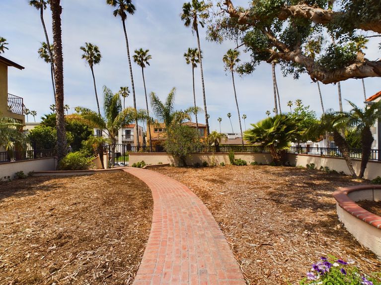 118 Termino Ave Long Beach CA 90803 &#8211; 061 &#8211; Exterior 3