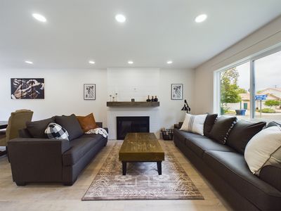 9843 Milton Cir Cypress CA 90630 &#8211; 004 &#8211; Living Room