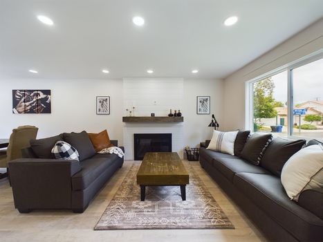 9843 Milton Cir Cypress CA 90630 &#8211; 004 &#8211; Living Room