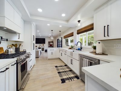 9843 Milton Cir Cypress CA 90630 &#8211; 012 &#8211; Kitchen