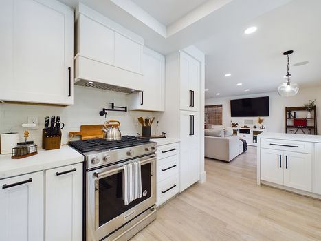 9843 Milton Cir Cypress CA 90630 &#8211; 014 &#8211; Kitchen