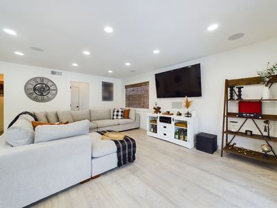 9843 Milton Cir Cypress CA 90630 &#8211; 018 &#8211; Family Room