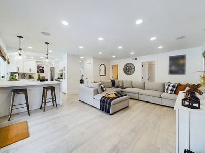 9843 Milton Cir Cypress CA 90630 &#8211; 019 &#8211; Family Room