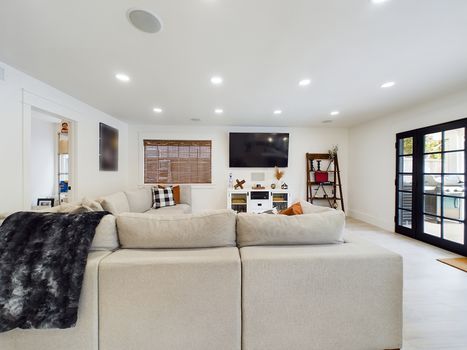 9843 Milton Cir Cypress CA 90630 &#8211; 020 &#8211; Family Room