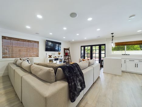 9843 Milton Cir Cypress CA 90630 &#8211; 021 &#8211; Family Room