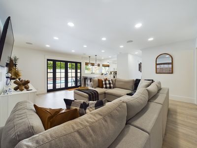 9843 Milton Cir Cypress CA 90630 &#8211; 022 &#8211; Family Room